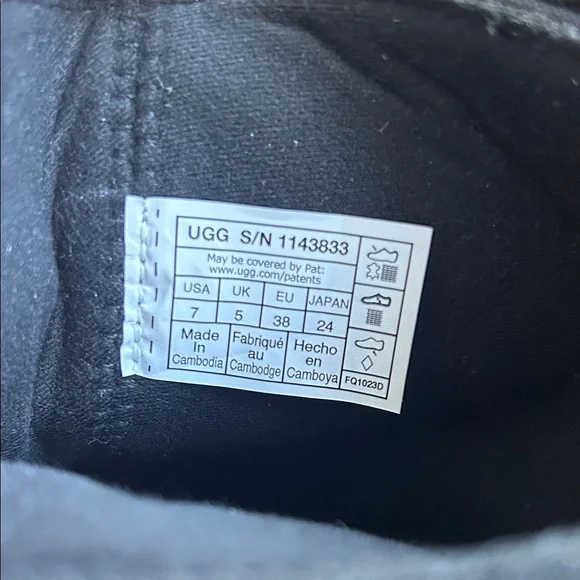Women’s The Ugg Lug Black Boots BRAND NEW - Picture 6 of 8
